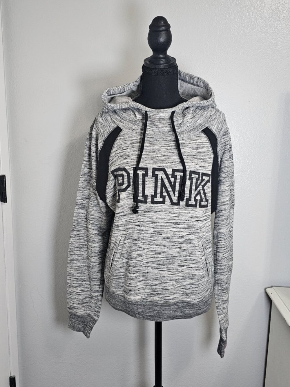 PINK Victoria’s Secret Gray & Black Hoodie Sweatshirt Black Logo Size Medium - Picture 2 of 6